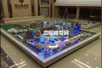 建筑模型是沙盤的一個(gè)部分，沙盤模型內(nèi)容更廣